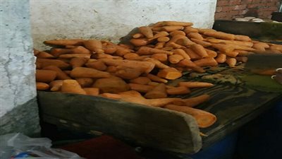 اغلاق احدى محلات المخللات بالسويس.. واعدام 50 كيلو من منتجاته لعدم صلاحيتها