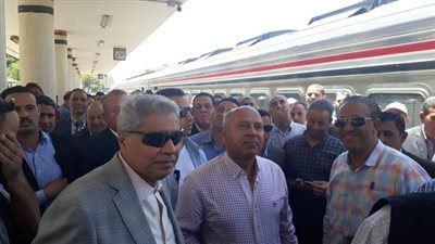 وزير النقل في جولة تفقدية بمحافظتي المنيا واسيوط لمتابعة مشروعات تحديث نظم الاشارات الكهربائية