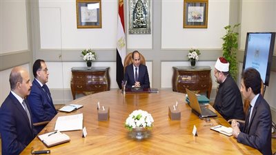 الرئيس السيسي يجتمع مع رئيس الوزارء ووزير الأوقاف