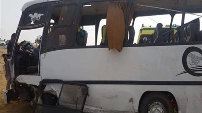 تصادم اتوبيس وشاحنة فى السويس يسفر عن اصابة 11 عامل