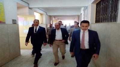  الأنصاري يتفقد امتحانات الصف الأول الثانوي في مدارس سوهاج