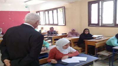 رئيس حى البساتين يتابع سير امتحانات الشهادة الاعدادية