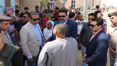بالصور.. جولة مفاجئة لمحافظ سوهاج بمنطقة 