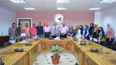 تكريم ٢٢ طالب بأثار سوهاج لتميزهم في الحرف اليدوية