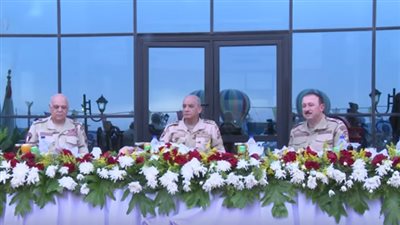 وزير الدفاع يتناول الإفطار مع مقاتلي المنطقة الغربية العسكرية