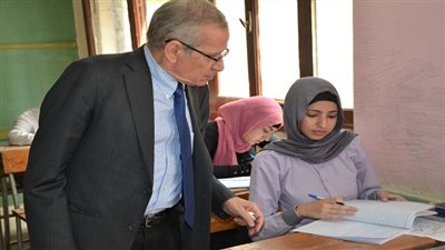 نائب الوزير للتعليم الفني في جولة تفقدية لمتابعة امتحانات الدبلومات الفنية