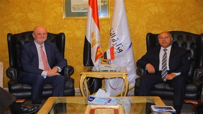 وزير النقل يلتقي رئيس شركة SNCF للسكك الحديدية والسفير الاسباني بالقاهرة