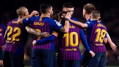 برشلونة يضم أولى صفقاته الصيفية