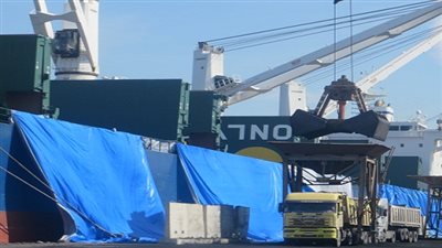 تداول 482 شاحنة بضائع و576 ماسورة بترولية بموانىء البحر الاحمر