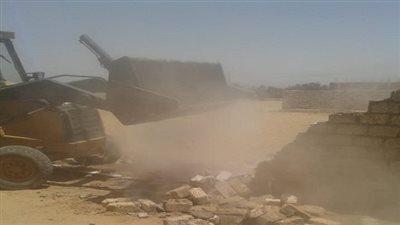 إزالة 4 حالات تعدى على الاراضى الزراعية بالمراغة