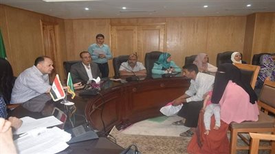 محافظ الفيوم توفير معاشات ومساعدات مالية واكشاك ومشروعات صغيرة في لقائه مع المواطنين 