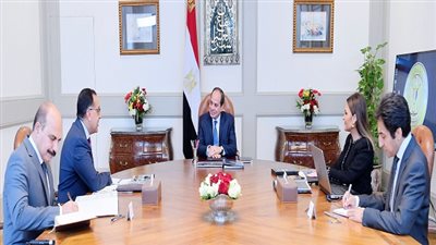 بسام راضي: الرئيس السيسي يجتمع  مع رئيس الوزراء ووزيرة الاستثمار والتعاون الدولي 