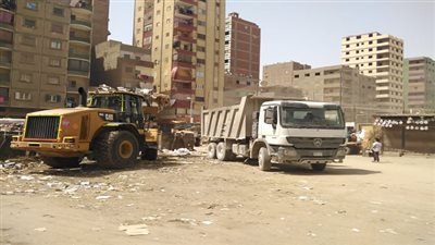 رفع مخلفات القمامة من شارع الميثاق بالبساتين