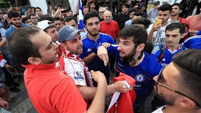إصابة اثنين فى اشتباكات بين جماهير ارسنال وتشيلسي قبل نهائى اليوروباليج