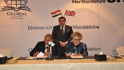 وزير التعليم العالى يشهد مراسم توقيع اتفاقية إنشاء فرع لجامعة هيرتفوردشاير البريطانية بالعاصمة الإدارية الجديدة
