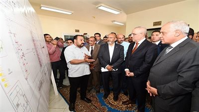 وزير الإسكان ومحافظ الجيزة يشهدان التشغيل التجريبي لمحطة مياه الحوامدية 
