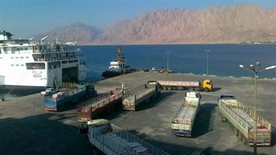 تداول 476 شاحنة بضائع و633 سيارة بموانىء البحر الاحمر