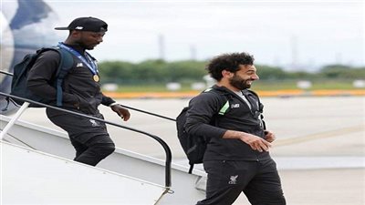 شاهد.. لحظة وصول بعثة ليفربول بصحبة كأس دوري أبطال أوروبا