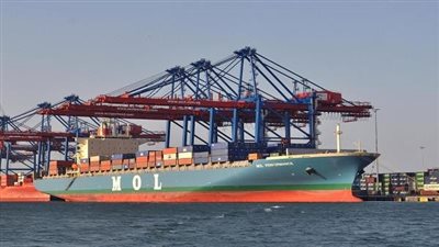 تداول 7 الآف طن حجر جيرى و398 سيارة بموانىء البحر الاحمر