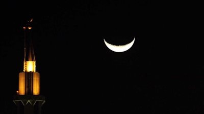 تركيا تعلن الثلاثاء عيد الفطر.. ورؤية الهلال غدا في عمان والمغرب