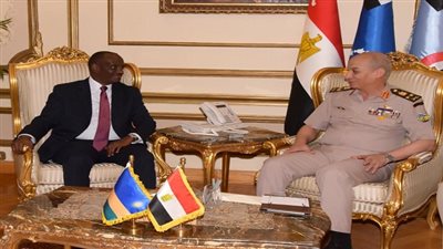 وزير الدفاع والإنتاج الحربى يلتقى وزير خارجية رواندا