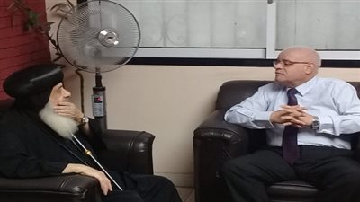 أسقف المعادى يهنئ رئيس حى البساتين بعيد الفطر المبارك