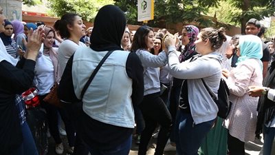 سعادة بين طلاب الثانوية العامة بالغربية لسهولة إمتحان اللغة العربية