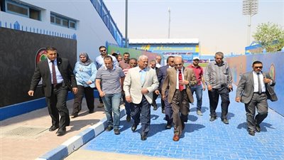بالصور.. مساعد رئيس الجمهورية يتفقد استاد السويس الرياضى واخر اعمال التطوير به