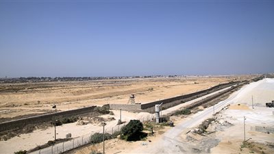 خبير أمني يكشف احتمالين وراء العملية الإرهابية الأخيرة في سيناء