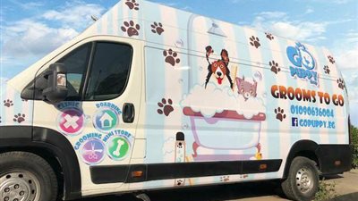 أول سيارة متنقلة لتجميل القطط والكلاب في مصر