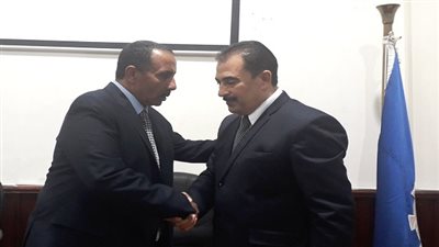 بالصور.. صحة السويس تكرم وكيل الوزارة السابق