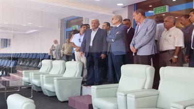  بالصور.. مساعد رئيس الجمهورية يتفقد استاد السويس الرياضى