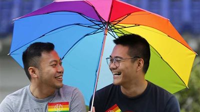 فنانة شهيرة تدافع عن المثليين: كيف لا يتقبلهم العالم؟