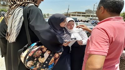 التاريخ يبكي طلاب شعبة أدبي والفيزياء تسعد شعبة علمي بالدقهلية 