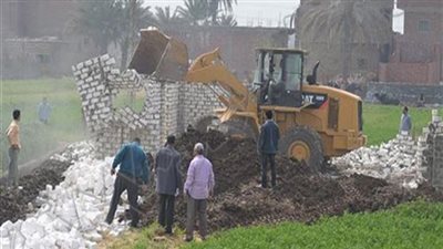 إزالة 8 حالات فورية لبناء مخالف بسوهاج