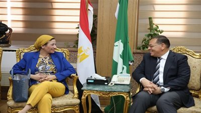 وزيرة البيئة تقوم بجولة ميدانية في الشرقية وتناقش مع المحافظ التحضير لموسم جمع قش الأرز