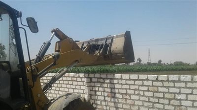 إزالة حالتين بناء مخالف بالمراغة