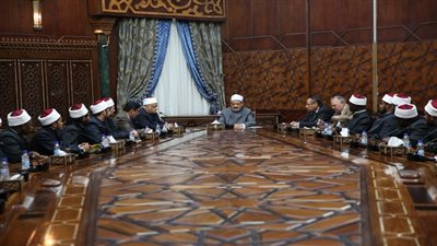 الإمام الأكبر: يجب أن تكونوا سفراء سلام ودعائم استقرار في مجتمعاتكم