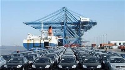 تداول 384 شاحنة و522 سيارة بموانىء البحر الاحمر