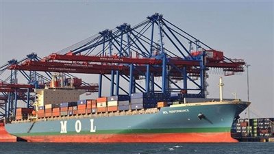 تداول 333 شاحنة بضائع و467 سيارة بموانىء البحر الاحمر