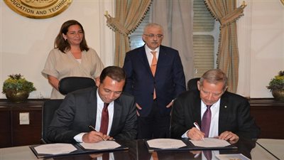 التعليم تطلق أول مدرسة متخصصة بتكنولوجيا المعلومات بالشراكة مع شركة IBM مصر