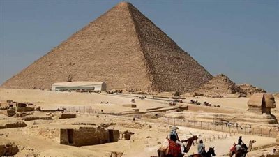 سياحة الجيزة تنظم دورات تدريبية للعاملين بالمنطقة الاثرية بالهرم