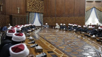 الإمام الأكبر: الأزهر يعول عليكم في تبليغ رسالة الإسلام إلى البشرية جمعاء