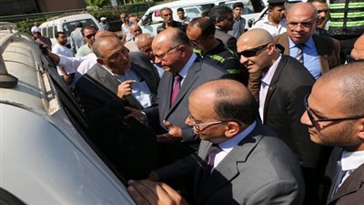 وزير التنمية المحلية ومحافظ القاهرة يتفقدان موقف عبد المنعم رياض