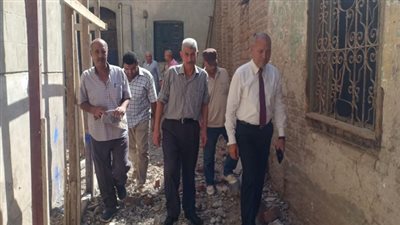 إزالة عقار مكون من ثلاثة أدوار بالمرج للخطورة