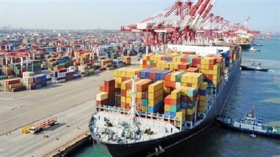 تداول 3500 طن مواسير بترولية و207 سيارة بموانىء البحر الاحمر