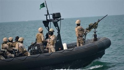 التحالف العربي يحبط محاولة حوثية لاستهداف سفينة تجارية بالبحر الأحمر