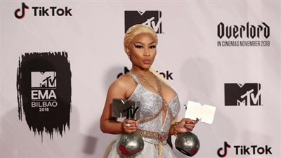 صحيفة سعودية تكذب نيكي ميناج وتكشف سبب استبعادها من مهرجان جدة