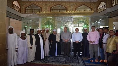 محافظ البحر الأحمر ووزير الري يقومان بزيارة مسجد وضريح الإمام أبي الحسن الشاذلي بمرسي علم