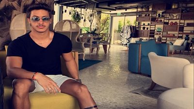 المطرب عمر المرزوق يزور مصر للانتهاء من تسجيل ألبومه الجديد